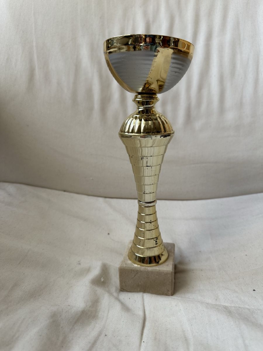 Sonstiges zum Sammeln & Seltenes: Goldener Pokal – Gebraucht aus Basel von ari_f26x 3