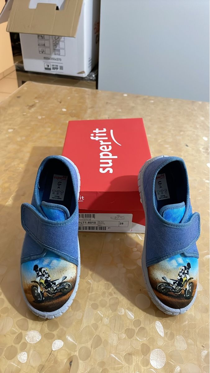 Superfit Scarpe per ragazzi: Superfit Boys Blue Motorcycle Slippers, Size 28, EUC – Nuovo e nell'imballaggio originale da Sursee venduto da vla_6ds2