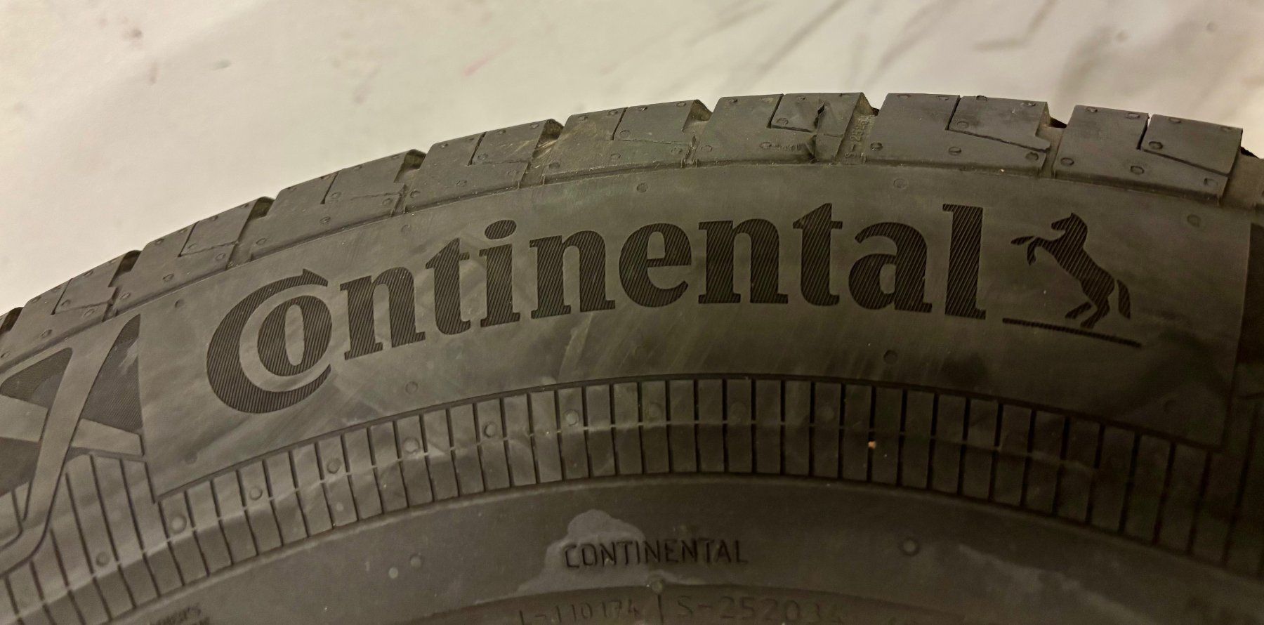 Continental Pneumatici & Ruote complete: Continental Sommer 235/65 16C – Nuovo (secondo la descrizione) da Zug venduto da Deks 1
