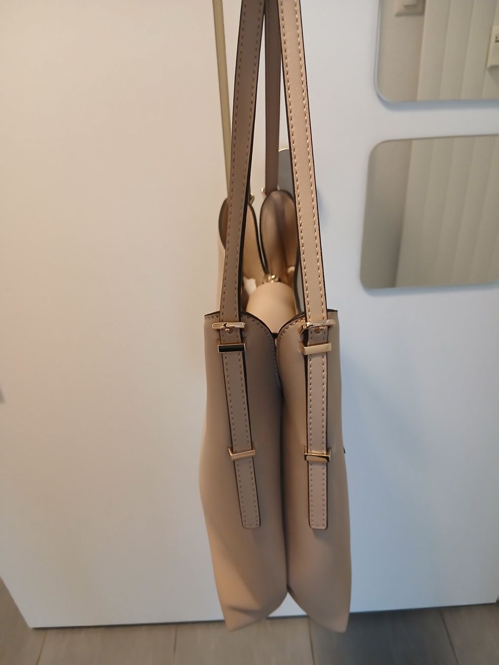 Guess Borse da donna: Guess Schultertasche – Nuovo (secondo la descrizione) da Birsfelden venduto da coccobello03 4
