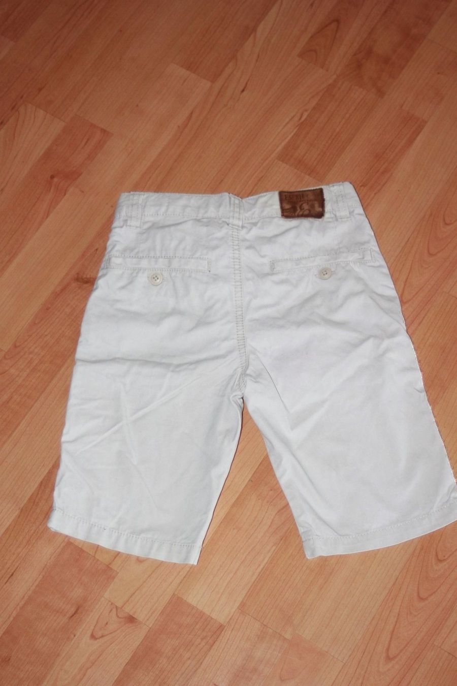 Esprit Pantaloni: beige Bermudas 128 Jungen Esprit – Usato da Wenslingen venduto da Strick4Alpaca 1