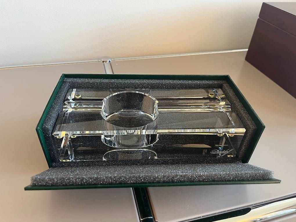 Davidoff Portacenere: Davidoff Kristall Zigarrenaschenbecher mit Originalbox – Usato da Meilen venduto da cpb87