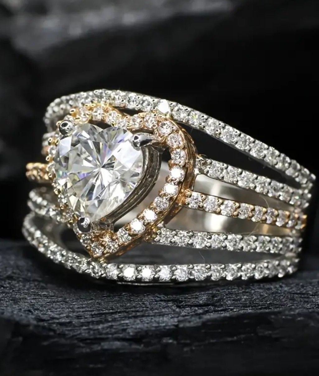 Anelli: Ring versilbert, mit grossem Zirkonia-Herz – Nuovo (secondo la descrizione) da Ettenhausen TG venduto da CH2300