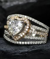 Ring versilbert, mit grossem Zirkonia-Herz