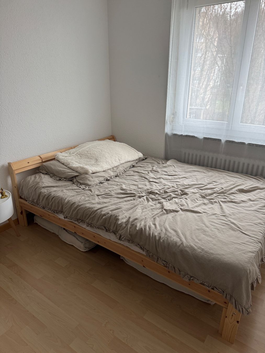 Betten: Modernes Bett 140x200 – Gebraucht aus Frauenfeld von mel_92ns