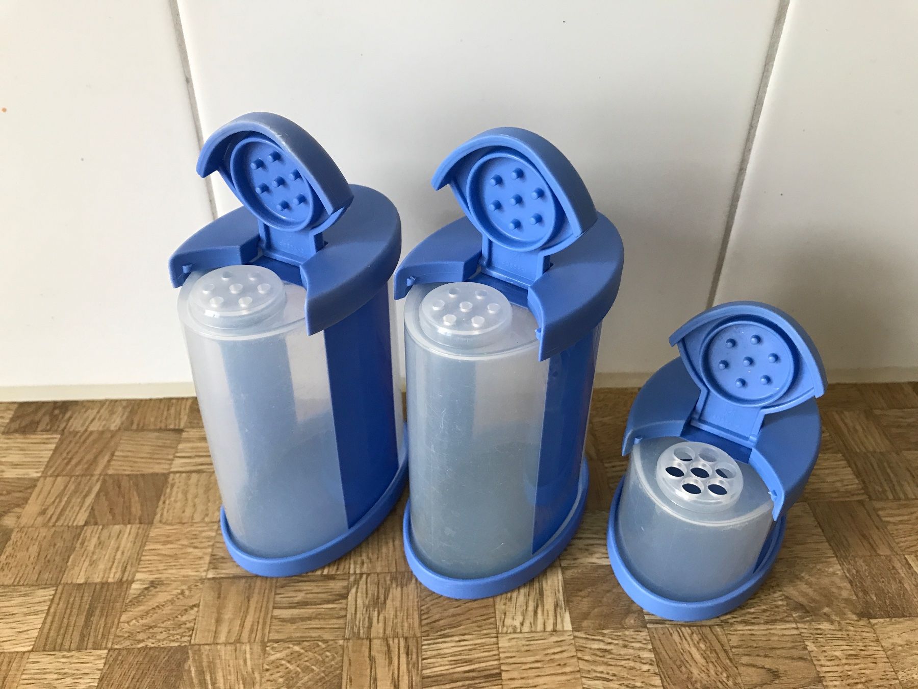 Tupperware Contenitori & Simili: Tupperware 3 Gewürzstreuer – Usato da Birmensdorf ZH venduto da Hilhan 1