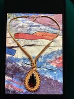 Elegante Halskette mit goldenem Anhänger, Stein wunderbar 