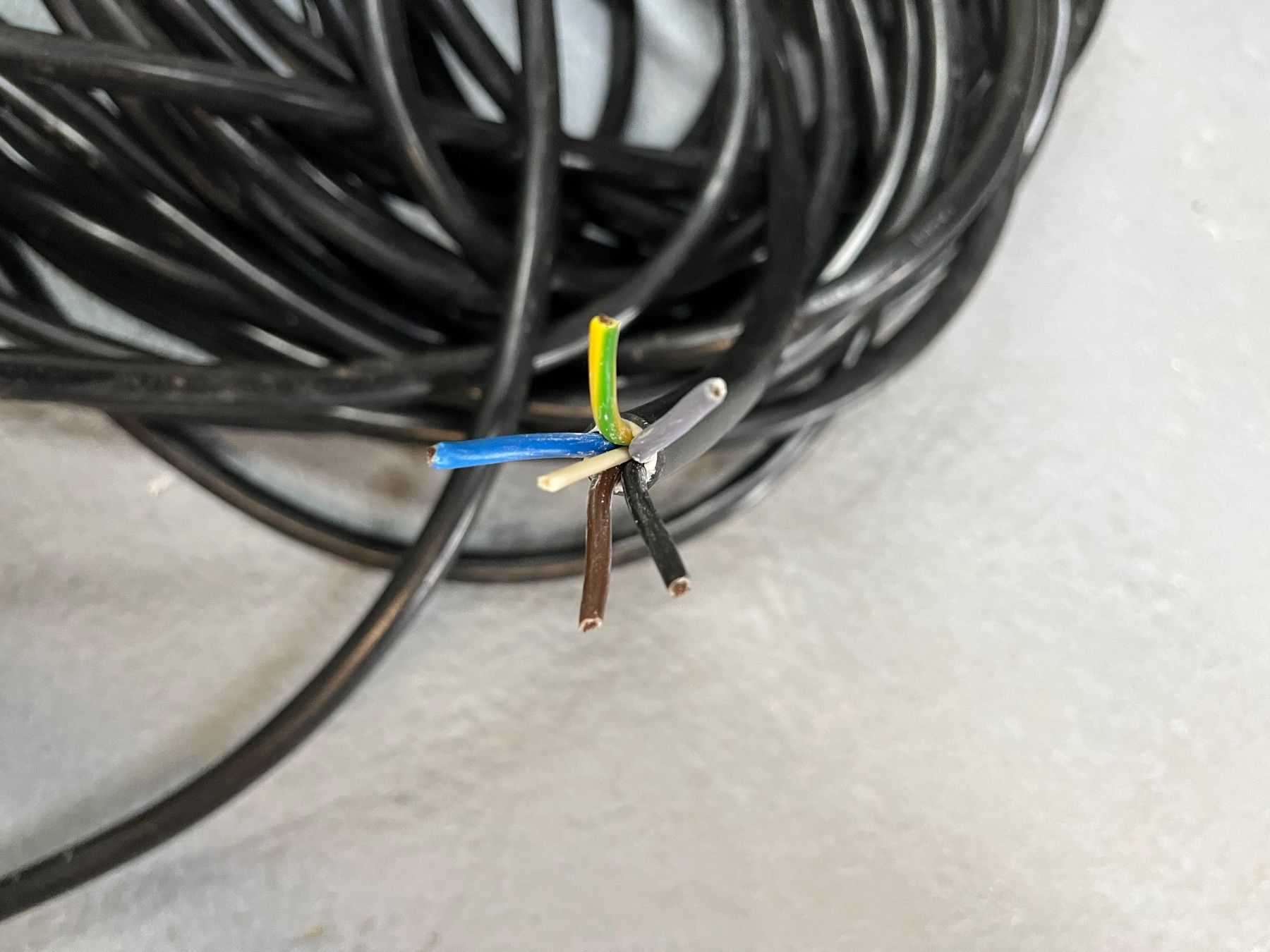 Câbles: Kabel, 5x1mm2, Litze, schwarz, 37m – Neuf (Voir description) à Attikon par Hagenholz81 1