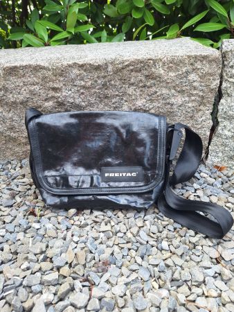 Freitag Hawaii five o schwarz