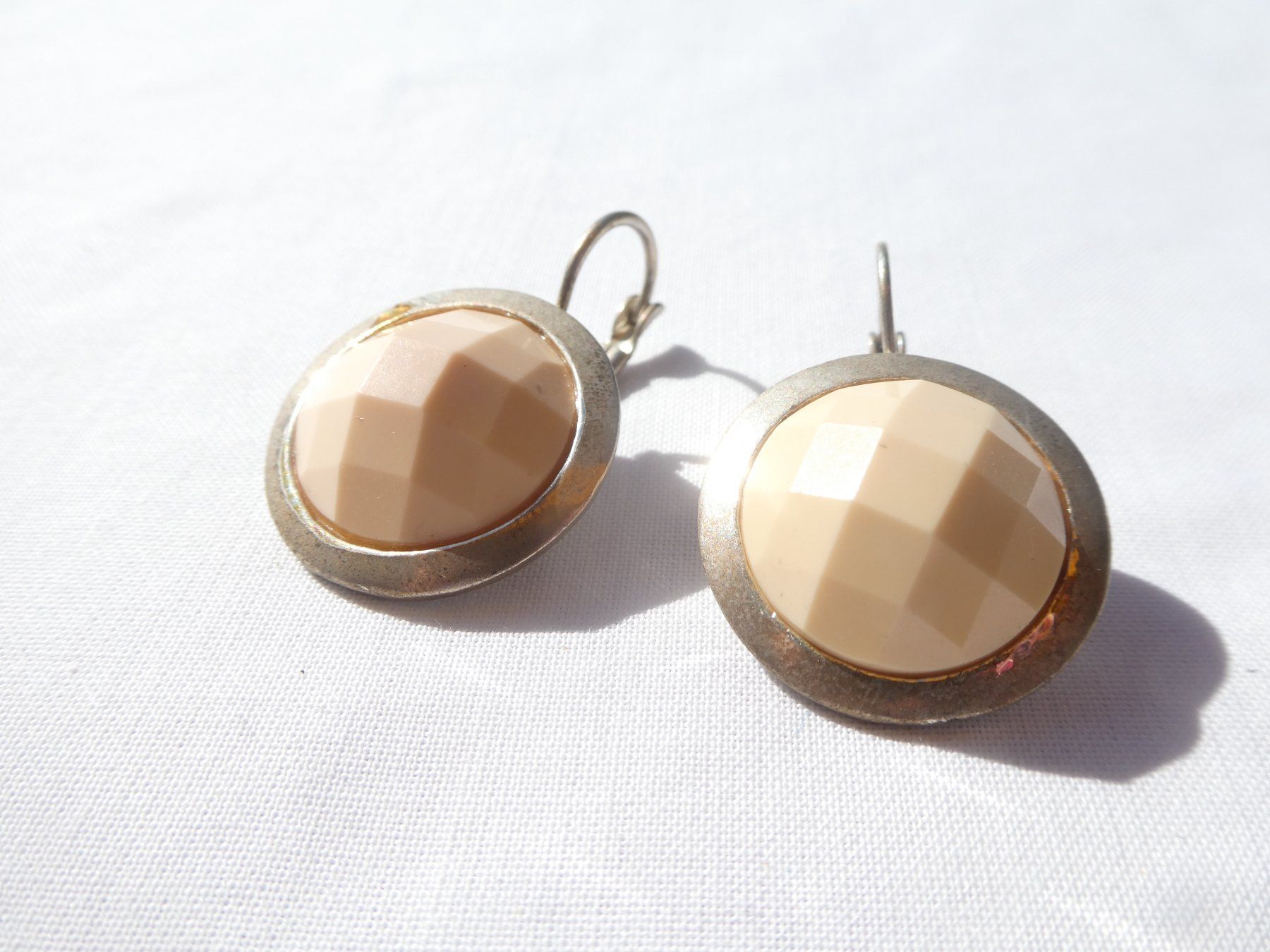 Orecchini pendenti & Orecchini a lobo: Vintage Ohrstecker mit Klappverschluss, Modeschmuck – Usato da Gattikon venduto da kaandooh