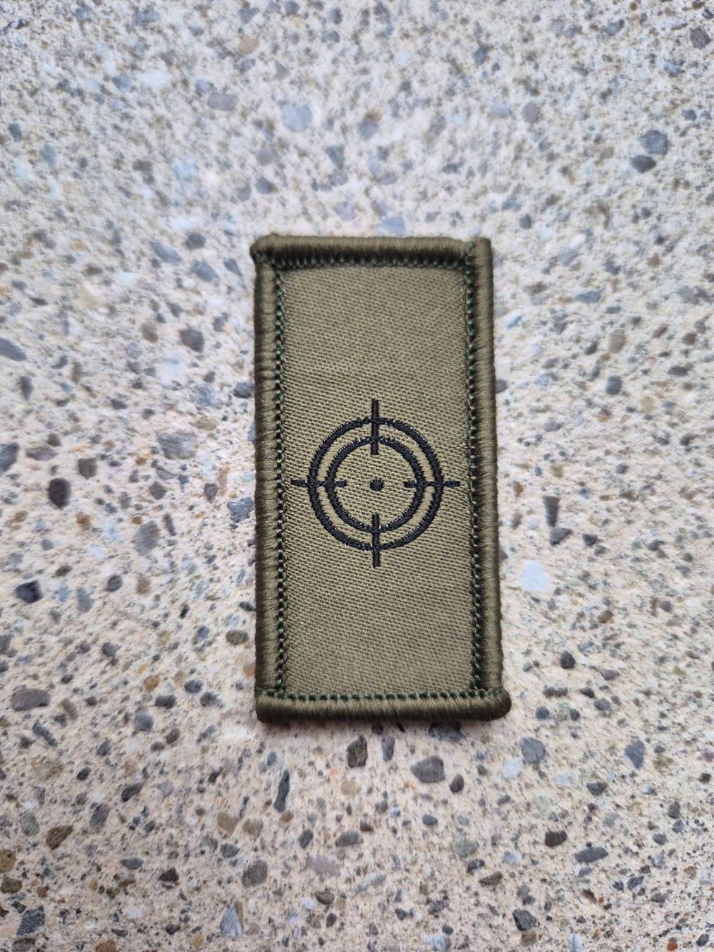Schweizer Armee Placchette & Badge: Dienstzweigabzeichen Scharfschütze mit klett  – Nuovo e nell'imballaggio originale da Riedholz venduto da fr_sIruP