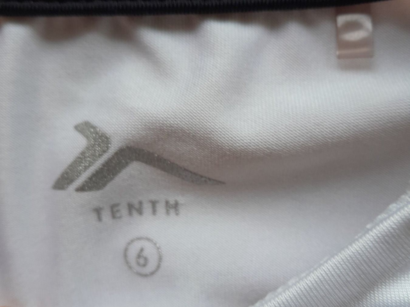 Blusen, T-Shirts & Tops: Mädchen Shirt 122 – Gebraucht aus Worb von Osterthal 1