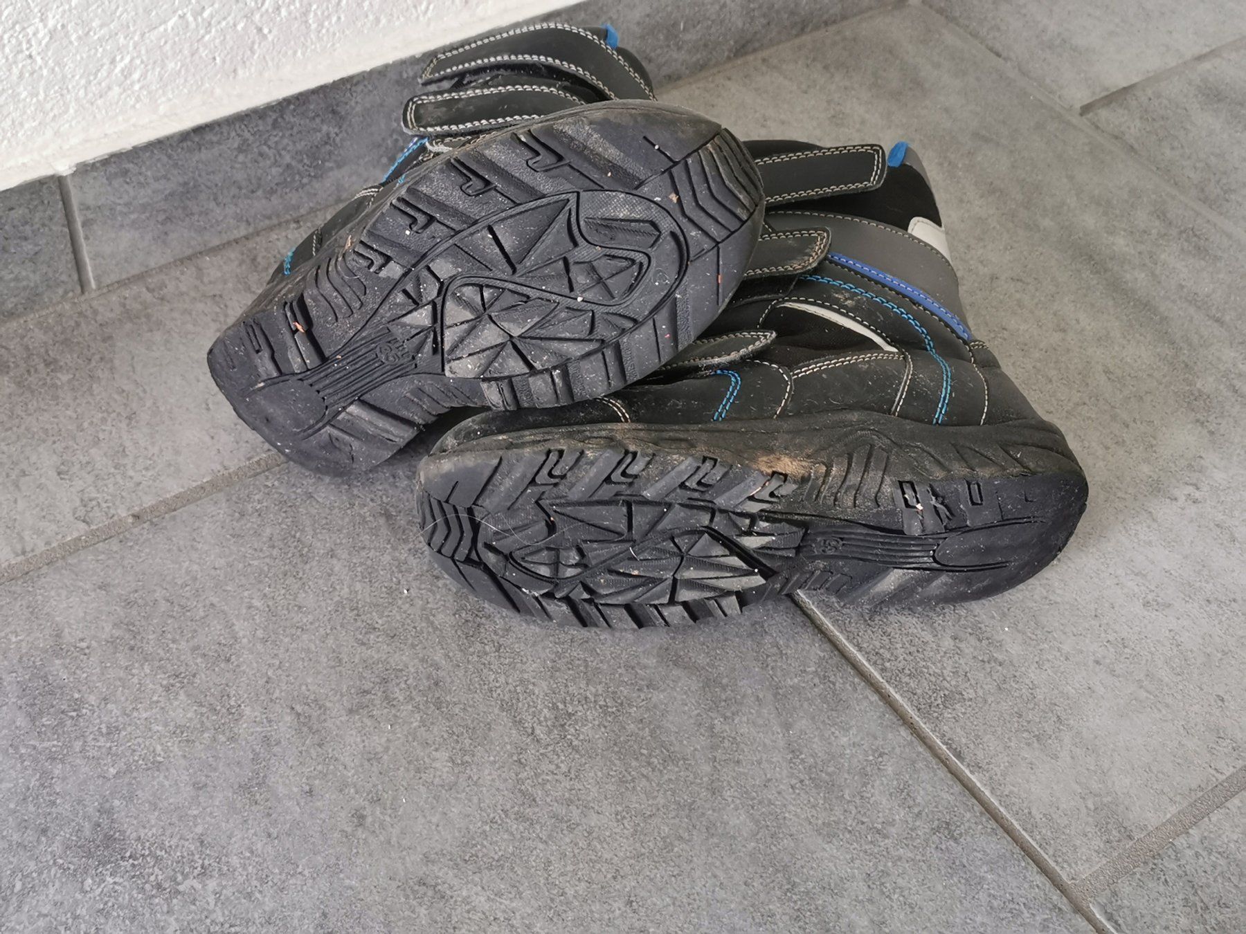Scarpe da uomo: Warme Kinderschuhe Gr. 35 – Usato da Herzogenbuchsee venduto da knisteri 1