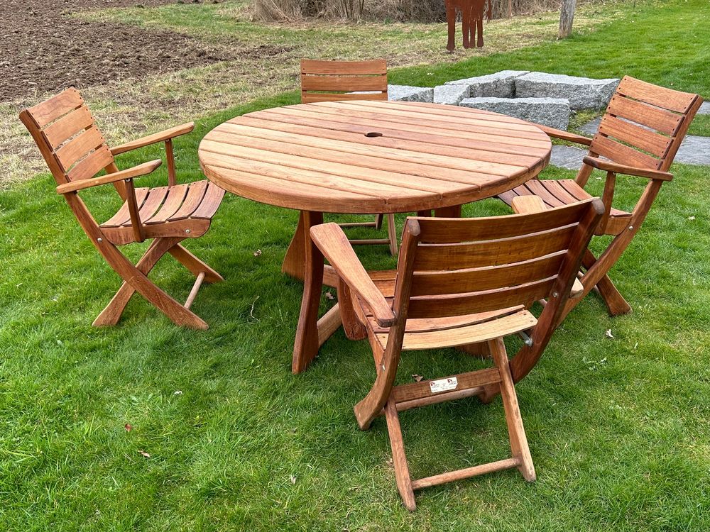 Gartentisch rund, demontierbar, mit 4 Stühlen, klappbar (Gebraucht) in ...