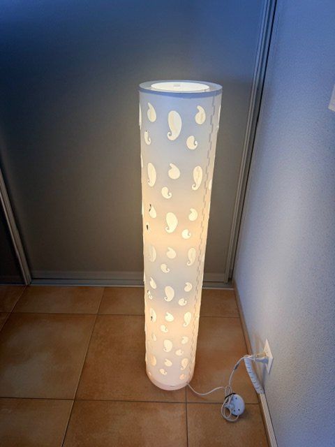 Lampade: Stehlampe, weiss, Paisleymuster – Usato da Nuerensdorf venduto da ghi_b7xs