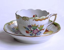 HEREND*QUEEN VICTORIA*MOKKATASSE & UNTERTASSE*SET****