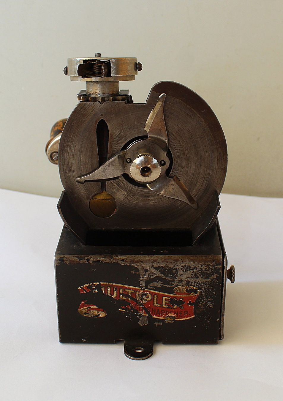 Spitzer: Rare Historische Bleistift Spitzer Spitzmaschine Multiplex – Gebraucht aus Zürich von Auctionata