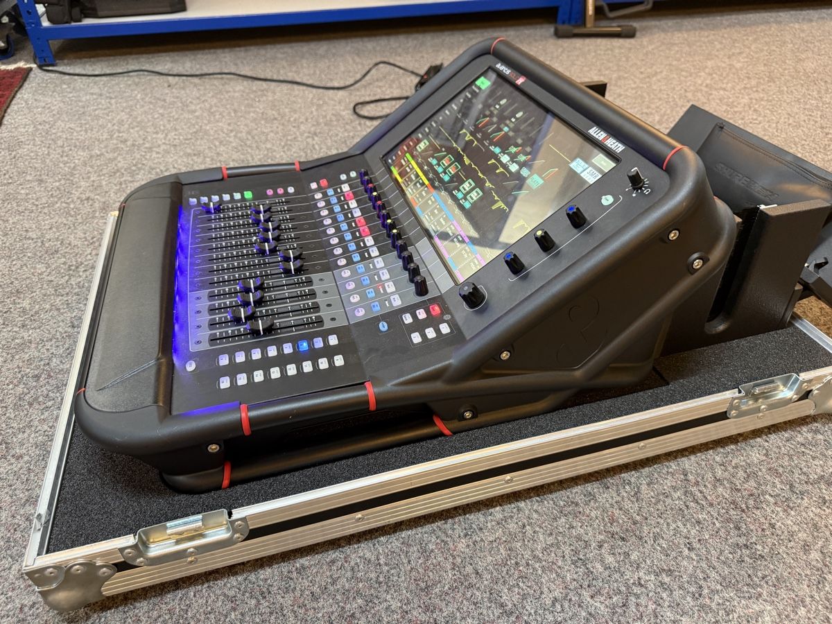 Allen & Heath Platines de mixage: Allen & Heath Avantis Solo Ultra mit Waves Server – Neuf (Voir description) à Lenzburg par SimonZ04 2