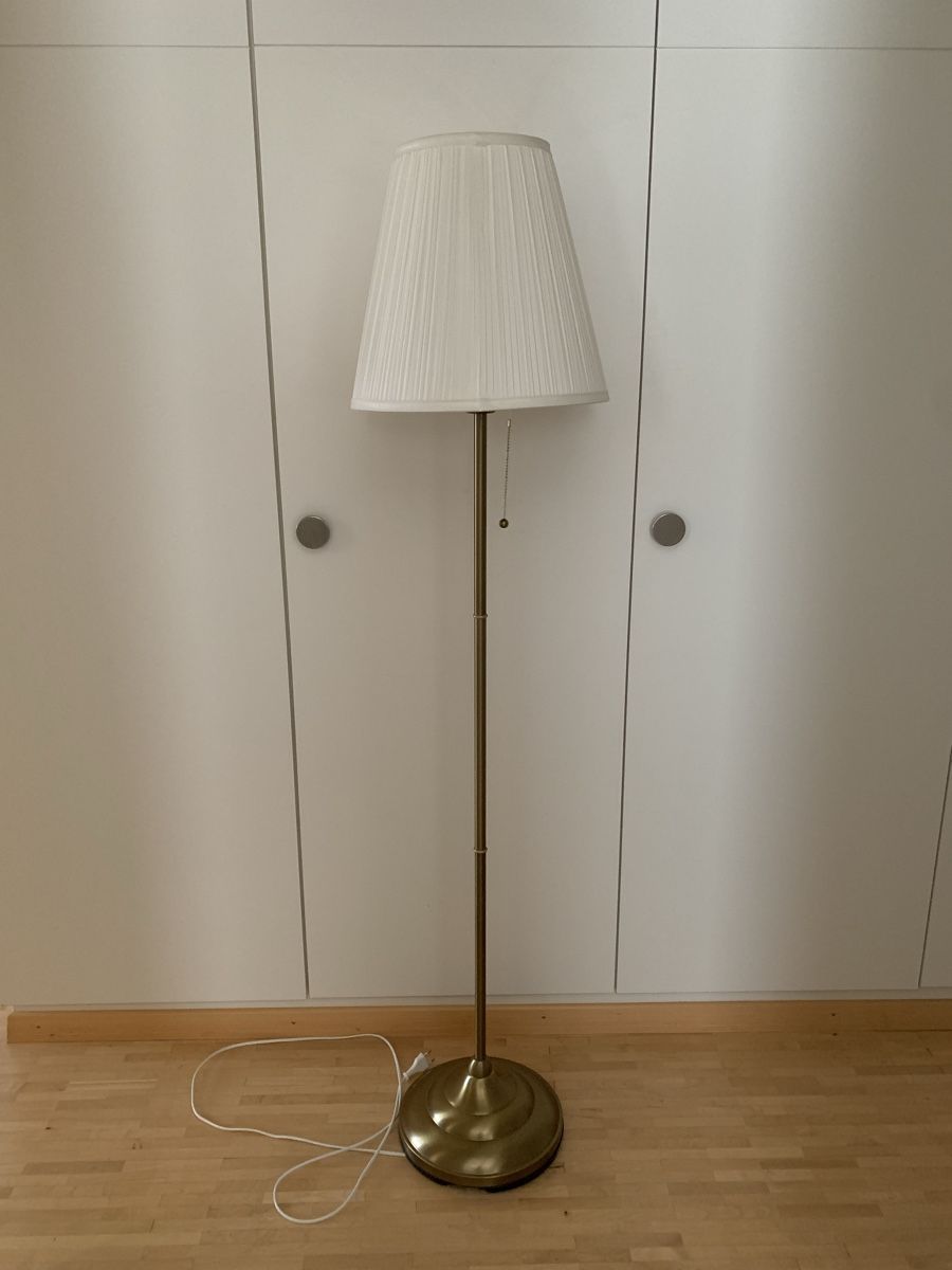 Ikea Lampes: Stehlampe IKEA Årstid Messing – D'occasion à Stansstad par goodmorninglucerne