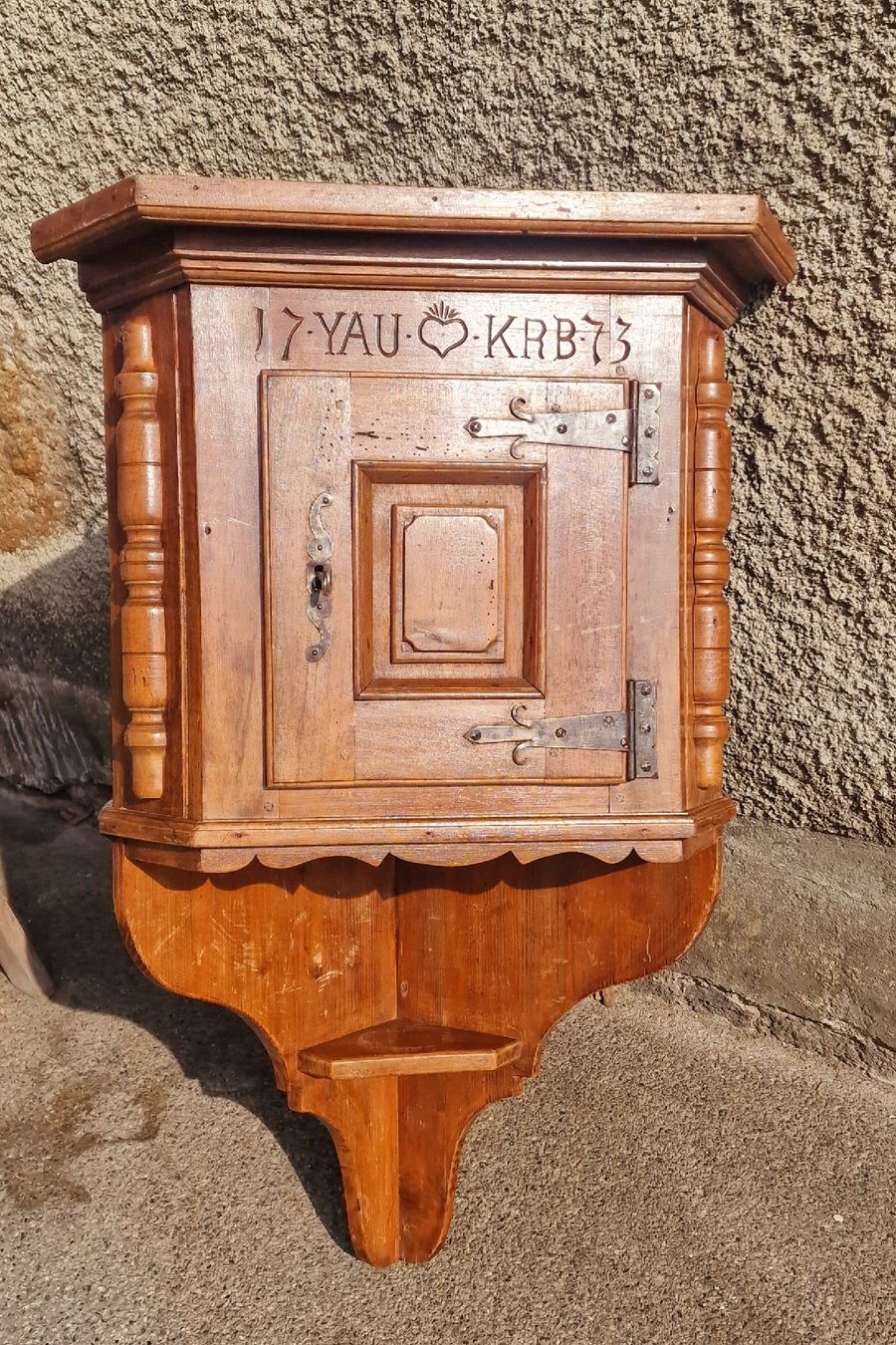 Armadi: Armoire d'angle ancienne – Usato da Lausanne venduto da ama_2fz8