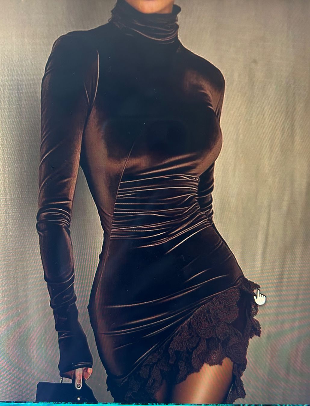 Vestiti: Elegantes Samt-Turtleneck-Minikleid mit Spitzenabschluss – Nuovo (secondo la descrizione) da Kilchberg ZH venduto da Anie.