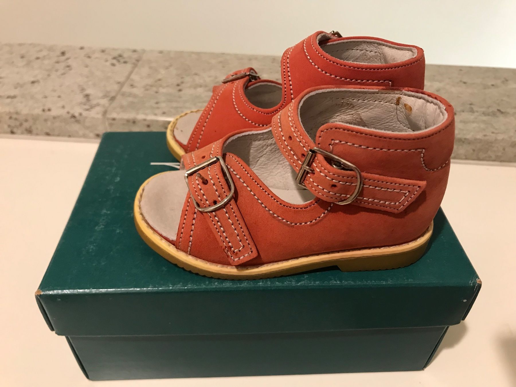Scarpe per ragazzi: Antike ungetragene Kinderschuhe – Usato da losone venduto da china06 8