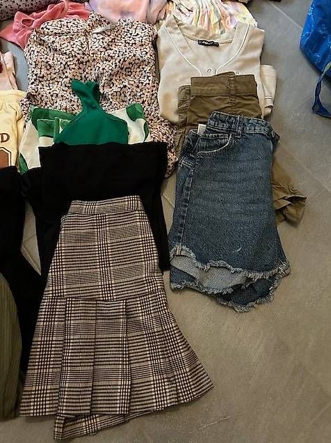 Lotti & Set di vestiti: Kleiderpaket Mädchen Grösse 158/170 – Usato da Marbach SG venduto da Sonni81 3