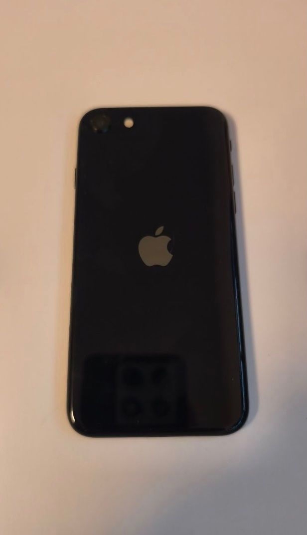 Apple Handys / Smartphones: Iphone SE 64gb – Gebraucht aus Ecublens VD von Max_b5fw 1