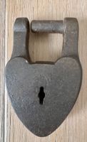 Antikes Vorhängeschloss ohne Schlüssel