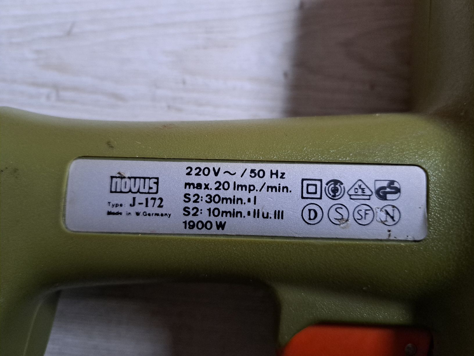 Tutte le macchine: Novus J-172 Electronic Tacker – Usato da Tegerfelden venduto da Spick67 1