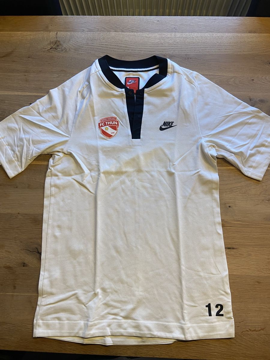 Nike Magliette Polo: FC Thun Nike Polo Shirt – Nuovo (secondo la descrizione) da Grosshöchstetten venduto da Faebu_0412