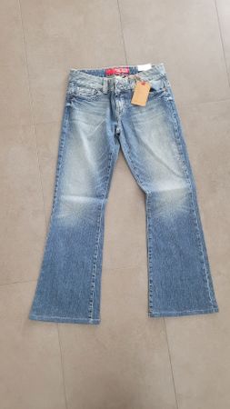 Guess Daredevil Flare Jeans - Size 29, new tags! Bootcut