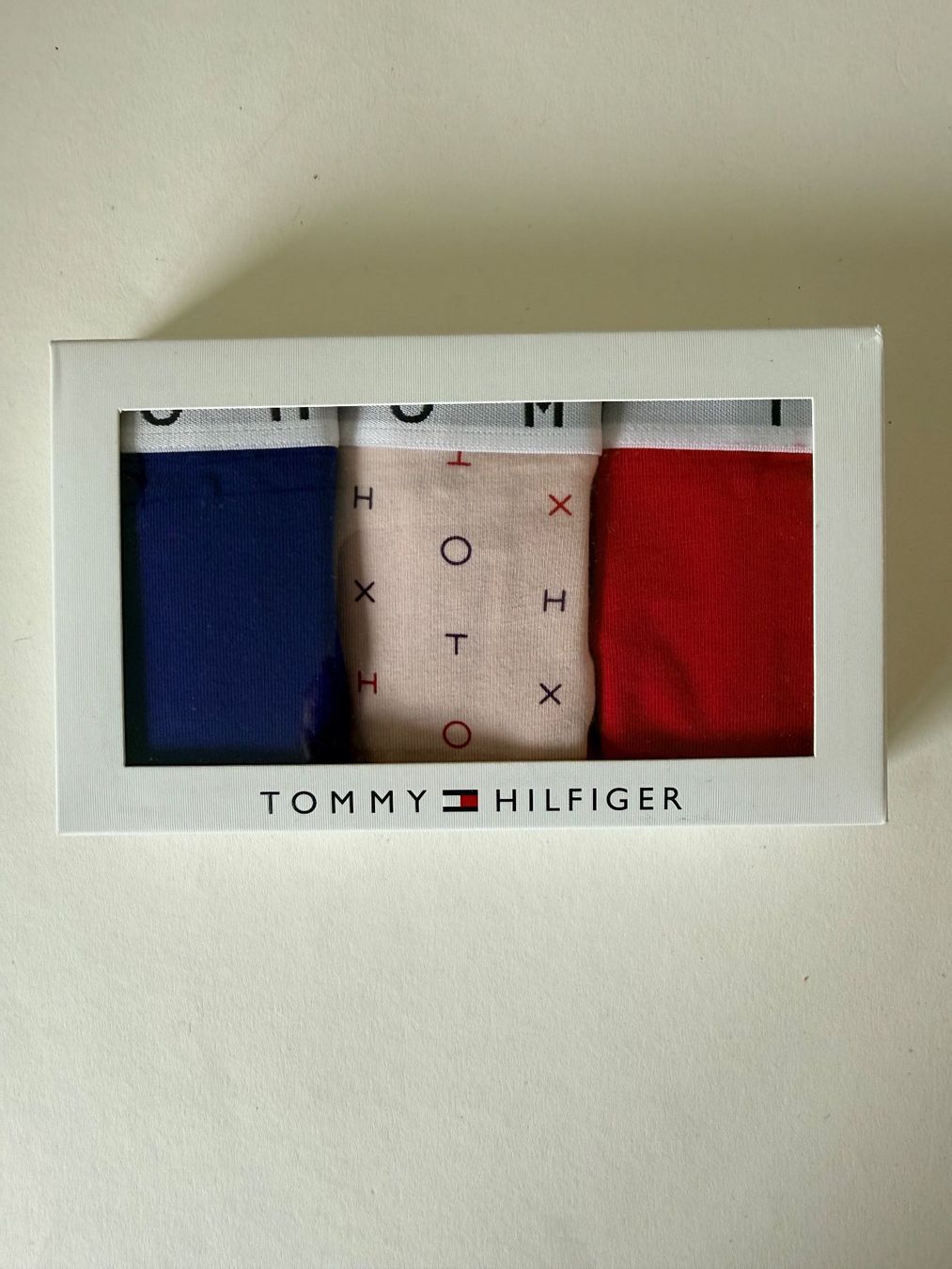 Tommy Hilfiger Sonstige Unterwäsche: TOMMY HILFIGER, String, Grösse M, 3 Stück – Neu und originalverpackt aus Rudolfstetten von gst_g7xl
