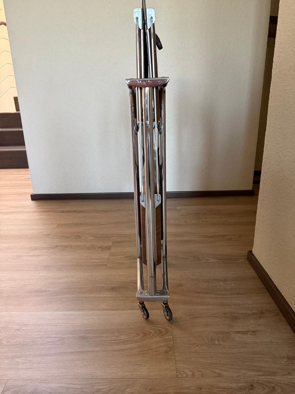Carrelli di servizio: Desserte/bar roulant vintage pliable – Usato da Couvet venduto da xen_8fvc 4