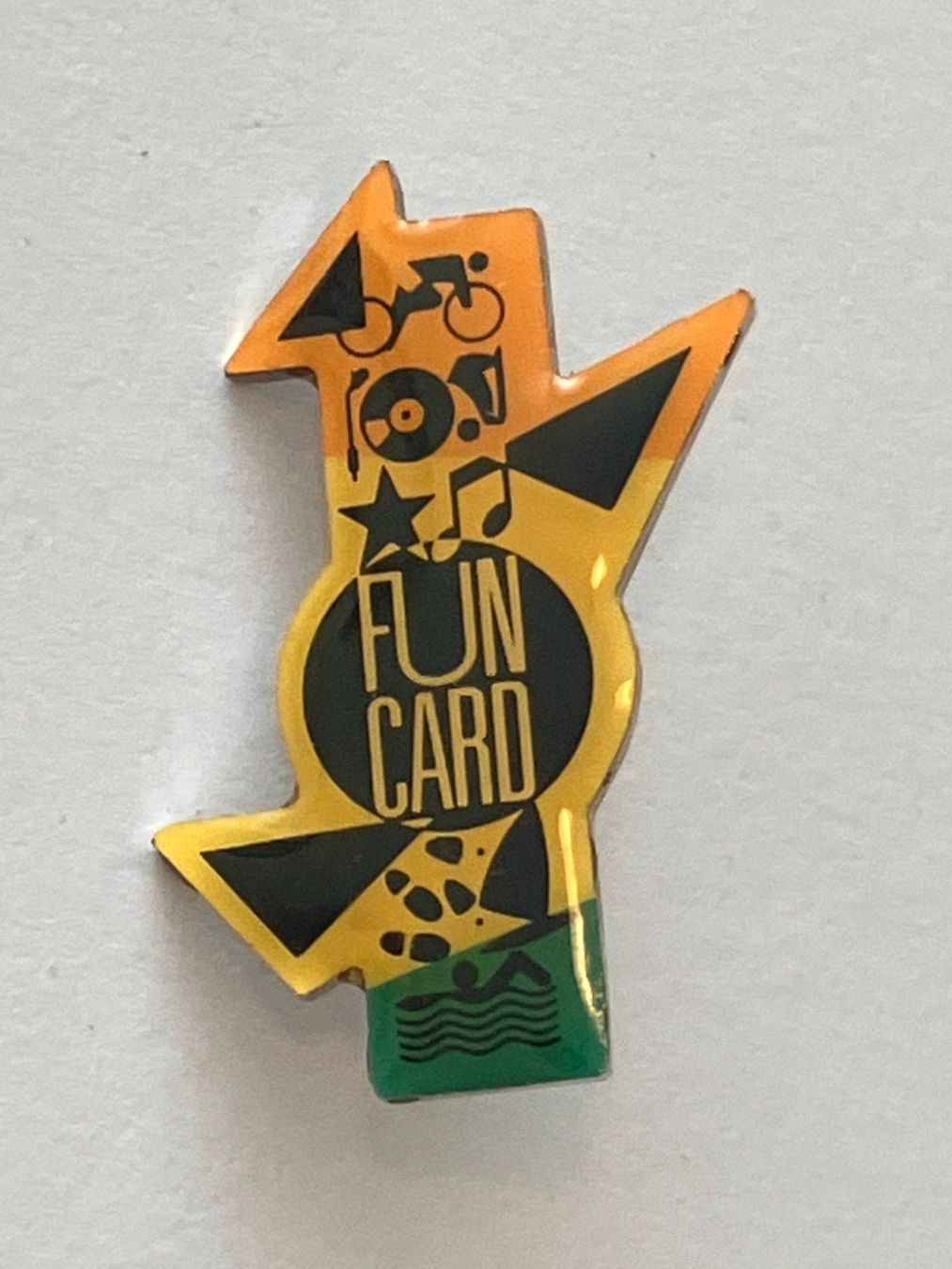 Placchette & Badge: 1 Pin Fun Card – Usato da Basel venduto da djwwpp