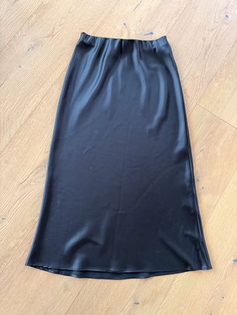 Zara Satin Midi Rock Jupe Gr.S in schwarz 