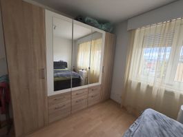 Kleiderschrank mit leichten Gebrauchsspuren 