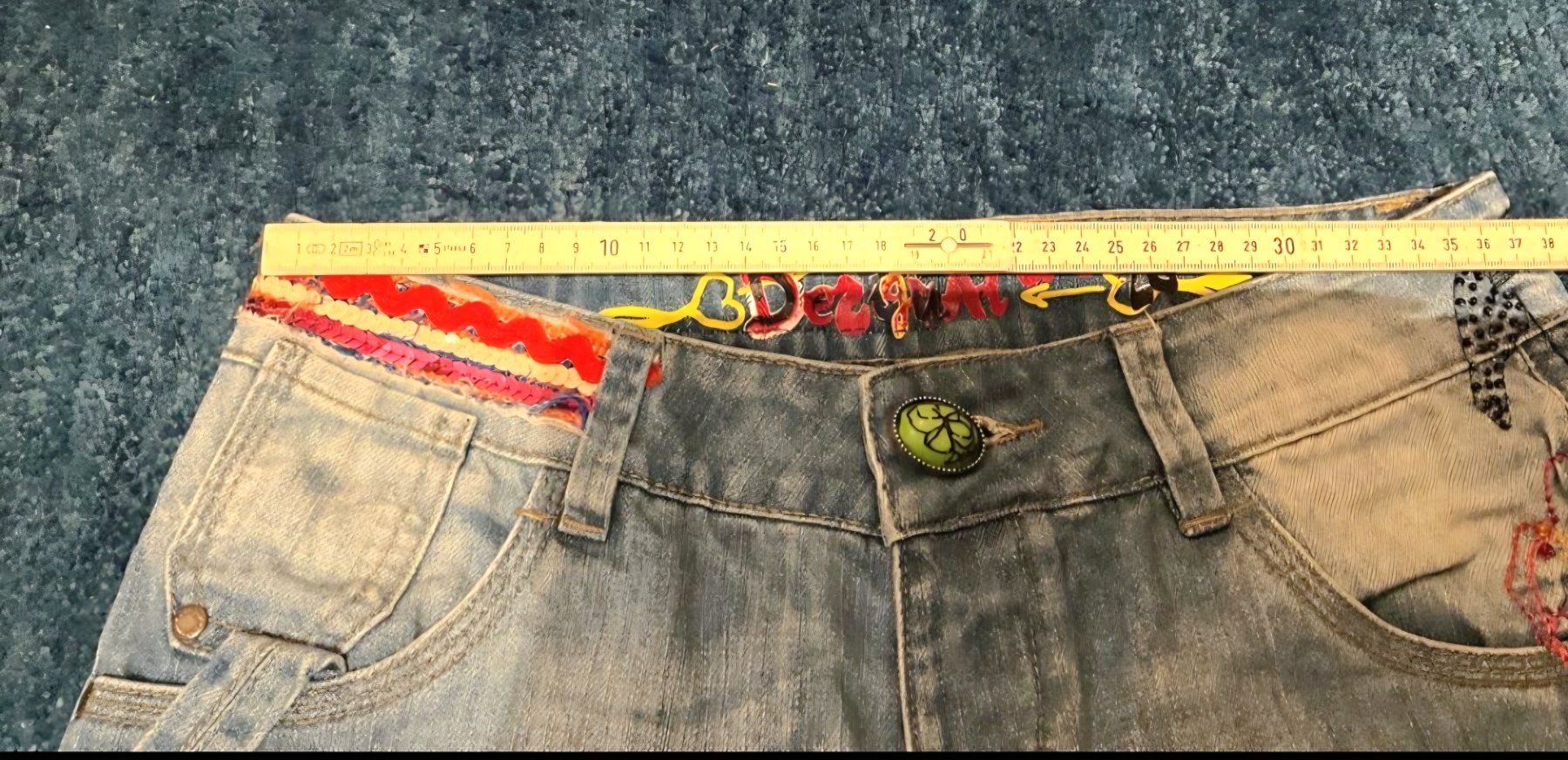 Desigual Hosen: Desigual Hose kurz – Gebraucht aus Madetswil von triforuz 2
