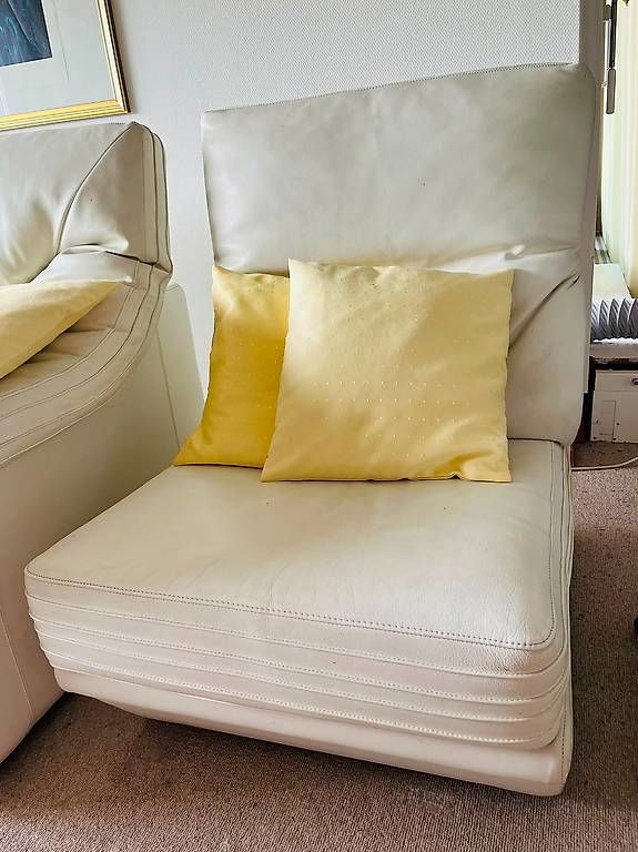 Divani: Weisse Ledermöbel  Sofa, Sessel & Hocker  CHF 200. – Usato da Uetikon am see venduto da InfiCa 2