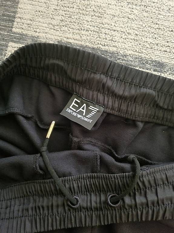 Pantaloni: Emporio Armani Trainingshose – Usato da Dottikon venduto da damianolucia98 2