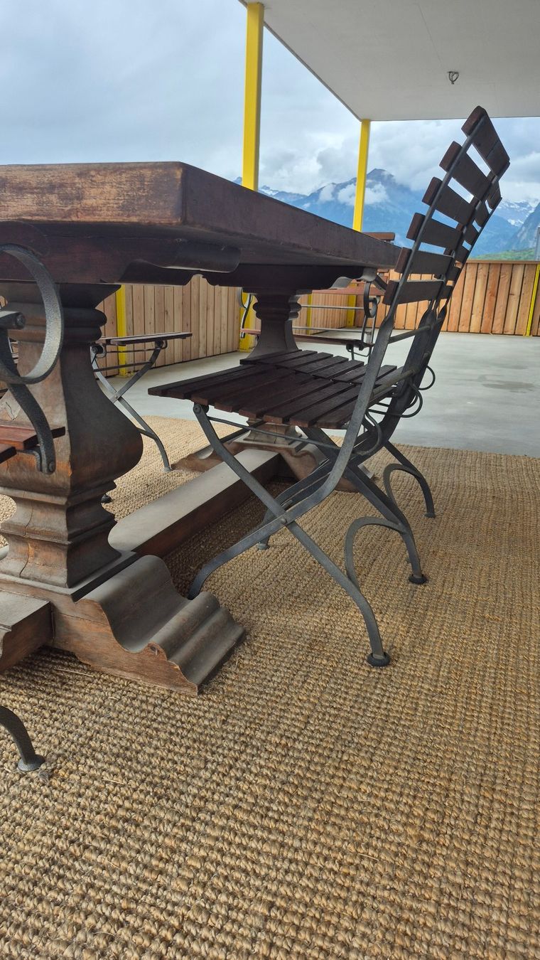 Set di tavolo e panche: Schwerer Tisch mit 6 Gartenstühlen – Usato da Trimmis venduto da Florianschlumpf 5