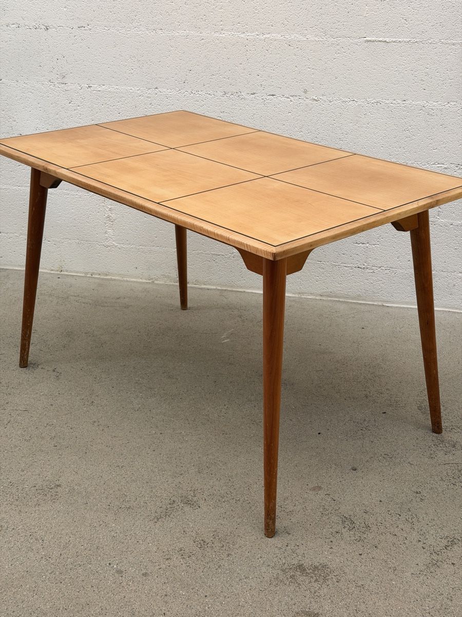 Horgen Glarus Set di tavolo e panche: Table Hans Bellmann / Horgenglarus 1950 + 4 chaises Victoria – Usato da Genève venduto da vintageMC 3