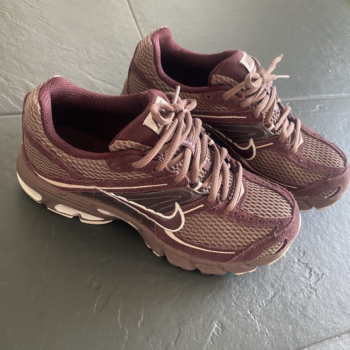 Nike Scarpe da donna: Air Max Moto 2K Nike taille 39 – Nuovo (secondo la descrizione) da Lens venduto da Missminibulles