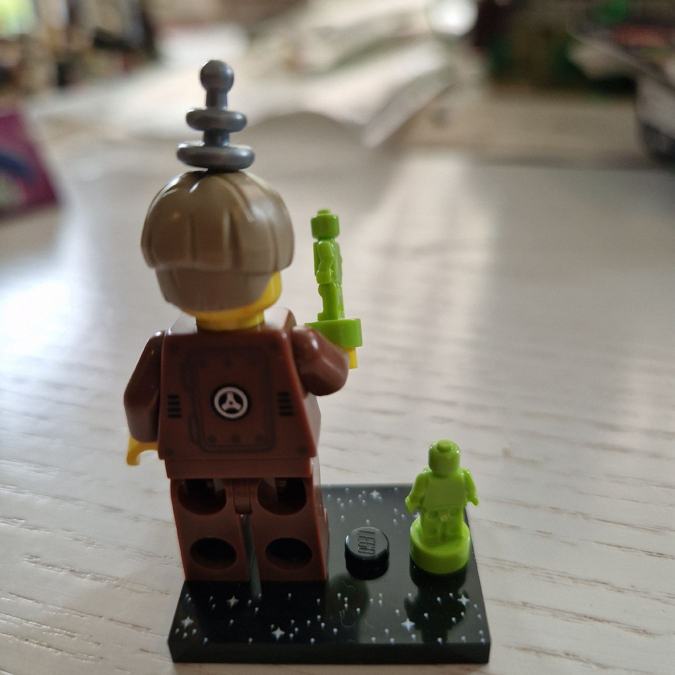 Lego Figuren: Lego Minifigur Serie 26 Alienjäger 71046 – Gebraucht aus Birmenstorf AG von Sonderbund 1