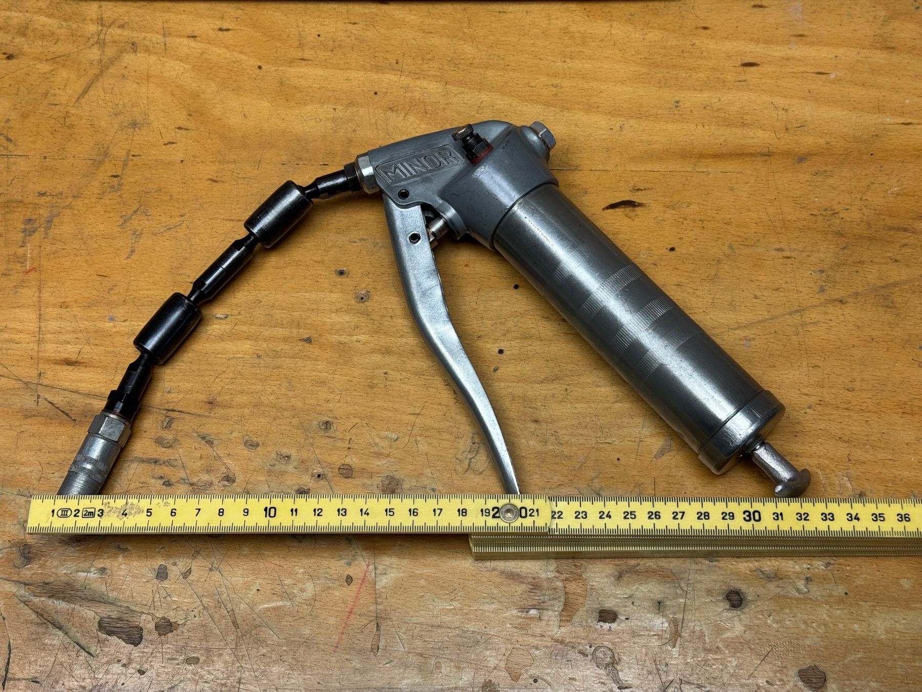 Tutti gli attrezzi: Hand-Fettpresse – Usato da Schaffhausen venduto da ROCAMECANICA 1