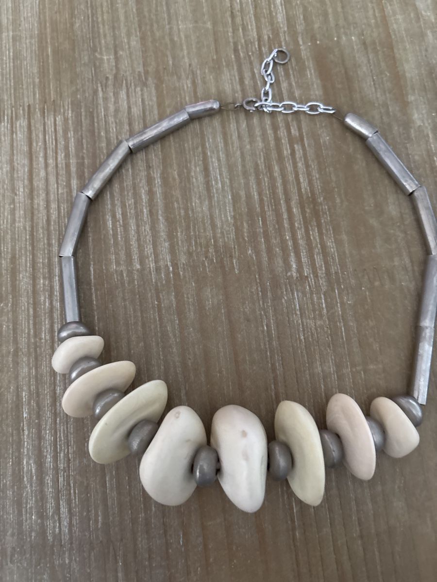 Catenine: Halskette mit Knochen- und Silber-Optik, Sommer-Look – Usato da langenthal venduto da rundholz7