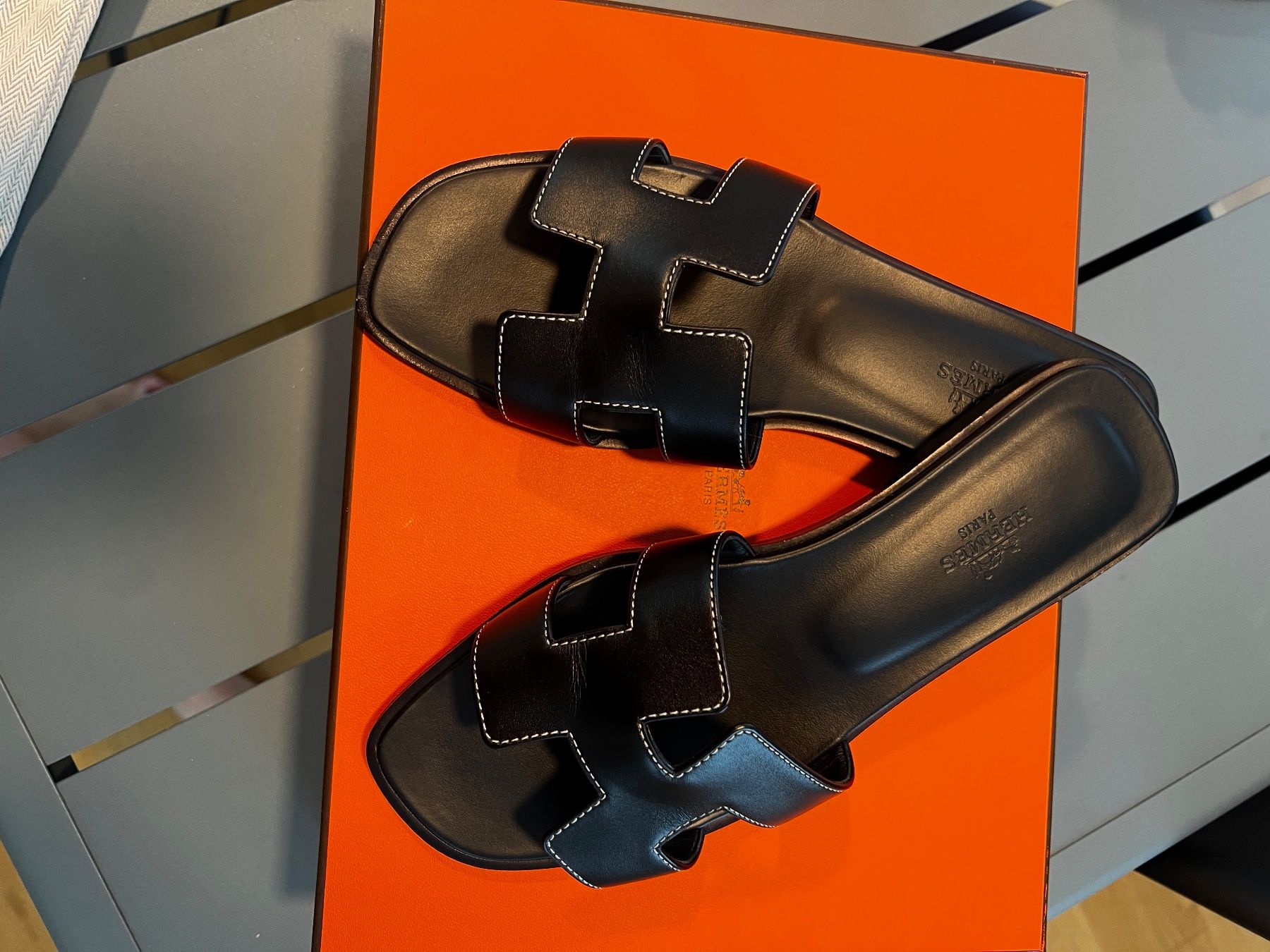 Hermès Chaussures femmes: Hermes Oran 37,5 – D'occasion à Schwyz par sdesiree