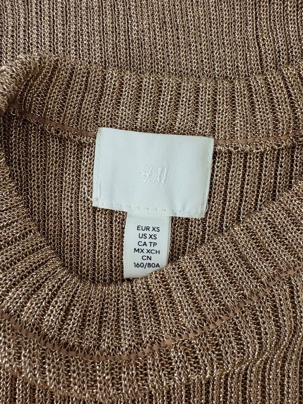 H&M T-shirts: H&M Feinstrick Shirt Pullover XS kurzarm Glitzer beige – Neuf (Voir description) à Regensdorf par secondchancefashion 3