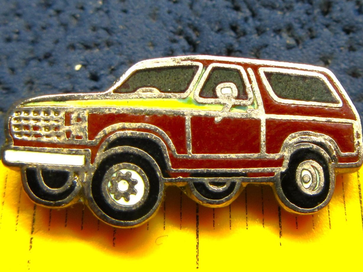 Ford Plaketten & Abzeichen: FORD BRONCO 4x4 AUTO PIN ENAMEL SILBRIG – Gebraucht aus Ettingen von Hausi4711 1