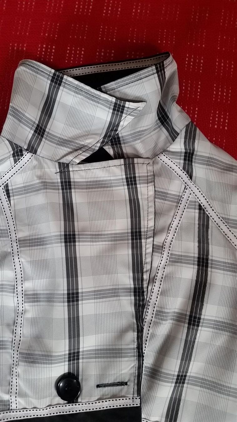 Giacche: Leichter Blazer Bluse mit raffinierten Details, Grösse L – Usato da Winterberg ZH venduto da Gemini63 3